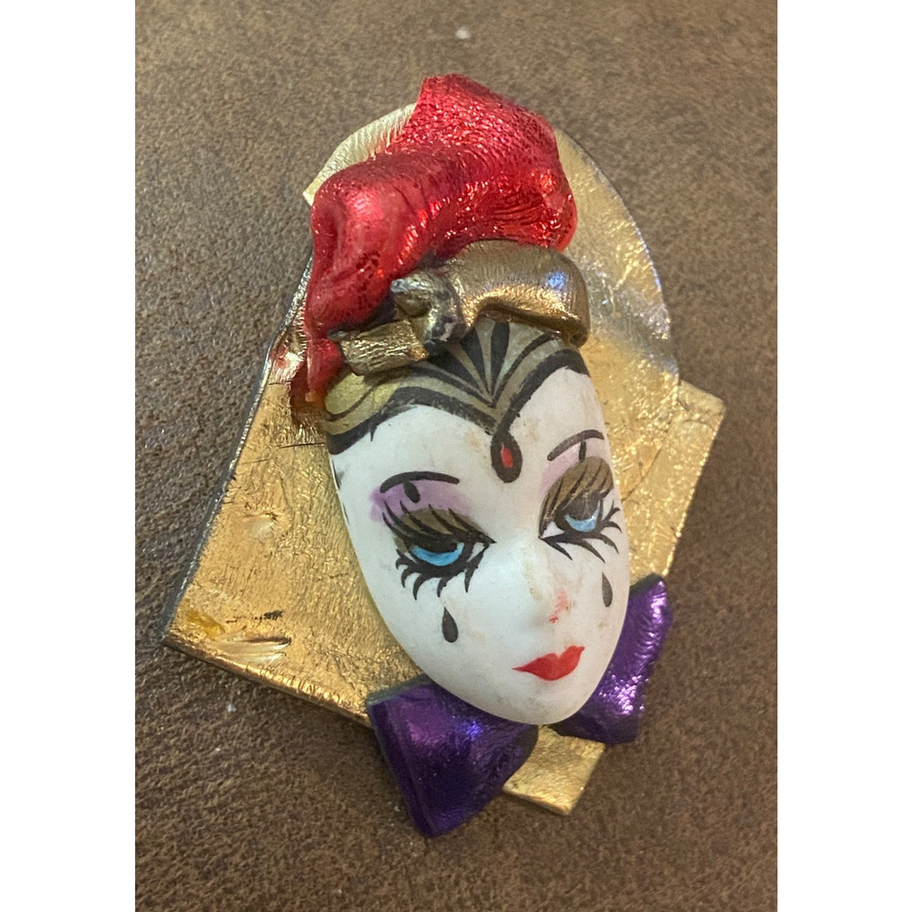 Vintage Jaru Pierrot Mask Brooch – Hand Painted Harlequin Face w/ Red, Gold & Pu